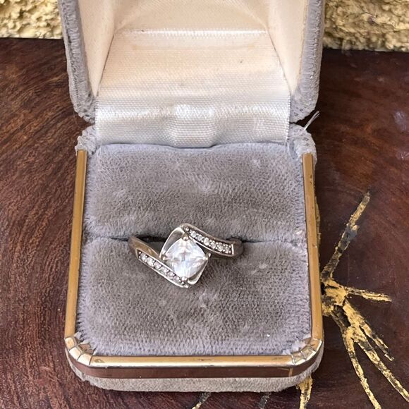 Vintage Cocktail Ring with Cubic Zirconia size 7 3/4 in sterling silver - Picture 2 of 10